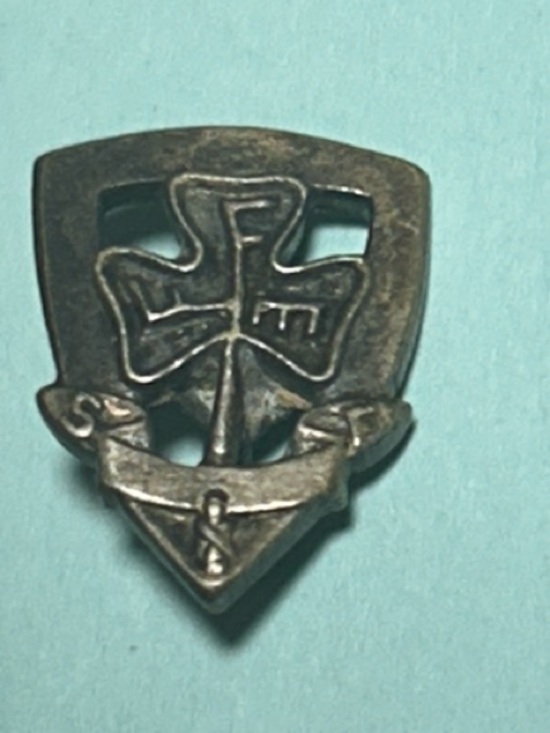 Jewelry - VINTAGE French Girl Scouts badge,or lapel pin